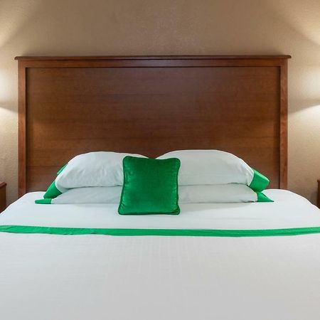 Med City Inn & Suites Rochester Mayo Clinic Area Екстериор снимка