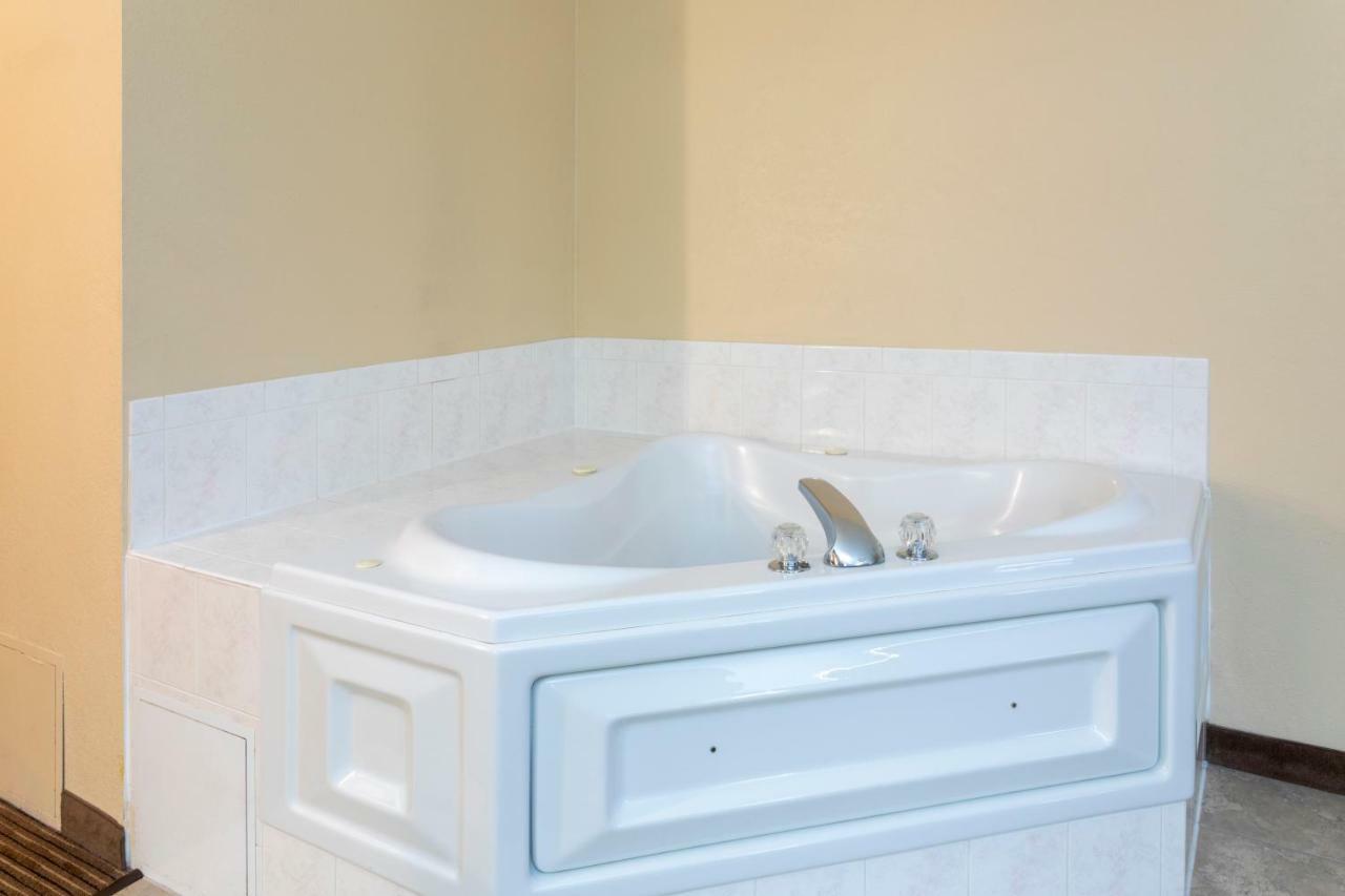 Med City Inn & Suites Rochester Mayo Clinic Area Екстериор снимка